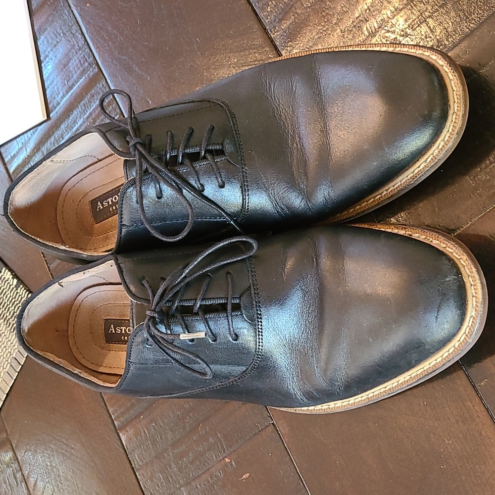 Aston Grey Men's black dress shoes Size 9